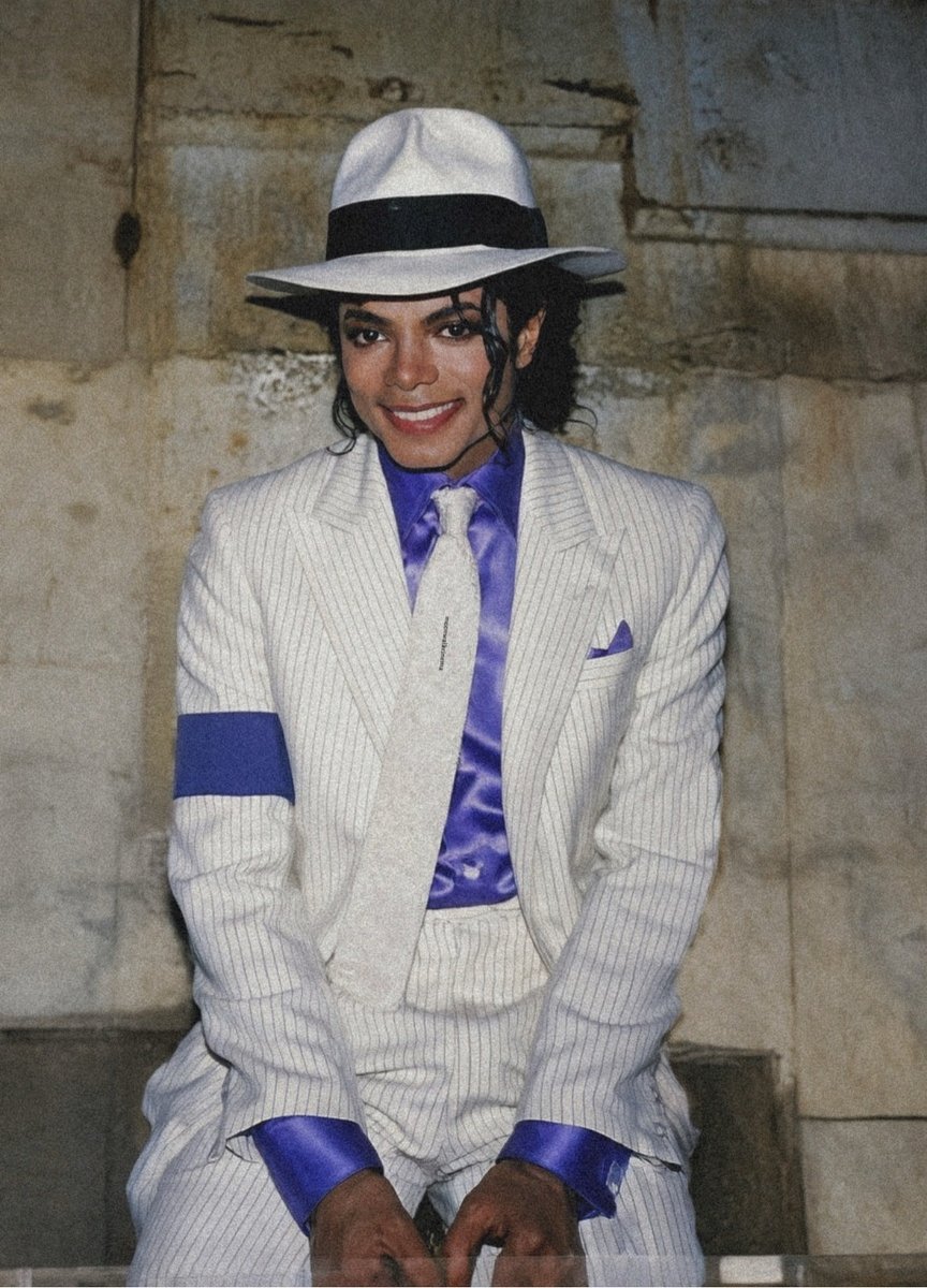 moonwalkcinema's tweet photo. mj, angel face bts of smooth criminal 🧸✨🤏🏻 https://t.co/eJQI4jbZnJ