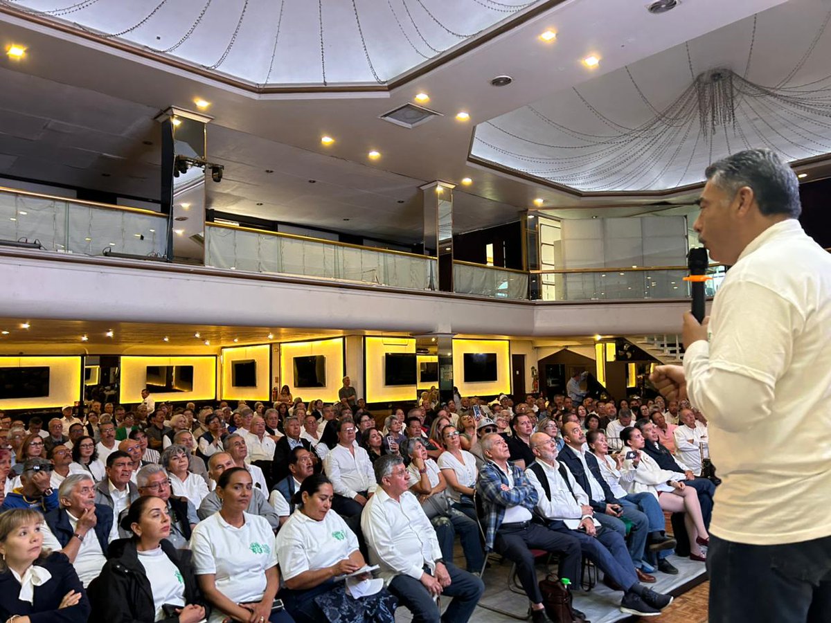rnjubiladoscfe's tweet photo. Más de 300 jubiladas y jubilados nos reunimos hoy en la Ciudad de México para seguir fortaleciendo nuestro movimiento.

Gracias a cada compañera y compañero por su compromiso, trabajo y convicción. La unidad sigue siendo nuestra mayor fortaleza.

¡La lucha continúa! https://t.co/w9bNDxRZeh
