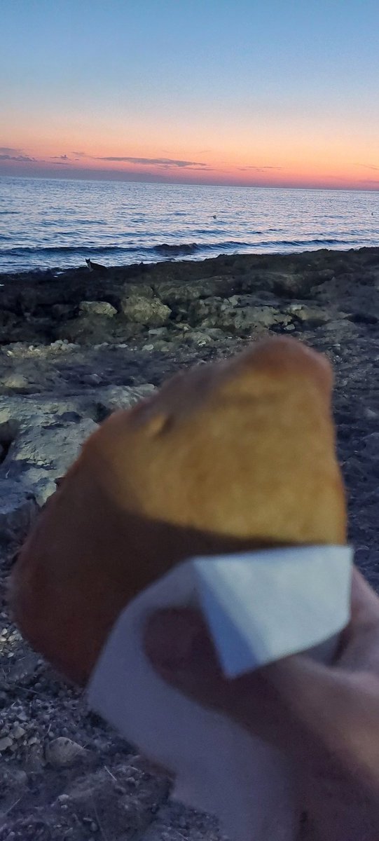 James_JBraddock's tweet photo. Da noi anche la cena è differente... #salento #lidoconchiglie https://t.co/IsSHbNEpVt