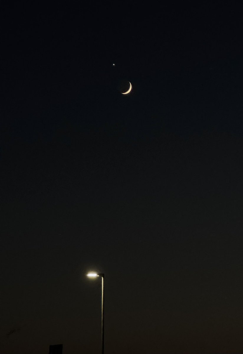 francacec's tweet photo. Santo cielo…!
#luna
#venere https://t.co/7eUiVNCEMN