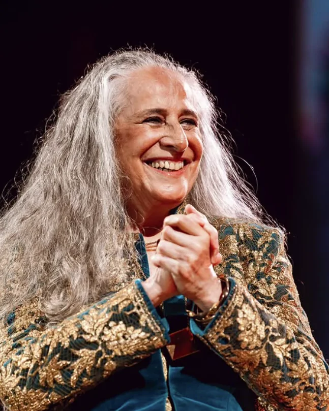 forumeplay's tweet photo. Hoje, a cantora Maria Bethânia está completando 80 anos. Qual música dela mais marcou a sua vida? https://t.co/mGcdVpDlRU