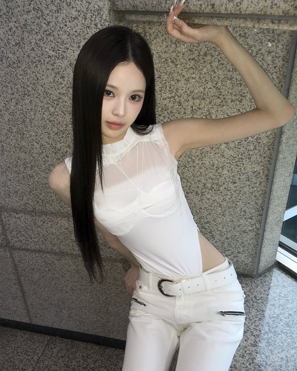 jeeminstime's tweet photo. She's from a videogame

#izna #bangjeemin #방지민 https://t.co/yPIdMfE00Z