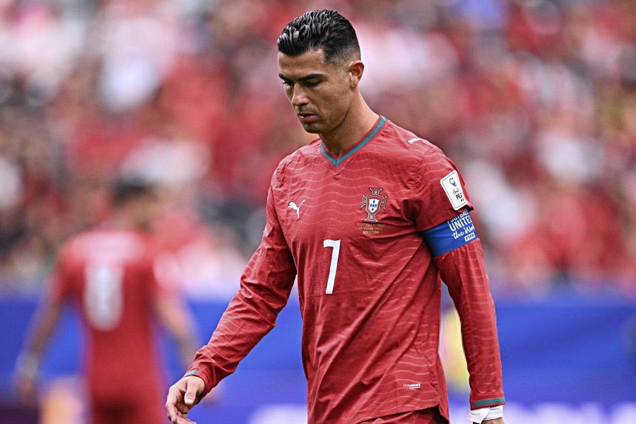 Mario___RM's tweet photo. Si Cristiano Ronaldo tiene 5 millones de fans yo soy uno de ellos.

Si Cristiano Ronaldo tiene 100 fans yo soy uno de ellos.

Si Cristiano Ronaldo solo tiene 1 fan, ese soy yo.

Si Cristiano Ronaldo no tiene ningún fan es porque yo ya no estoy en este mundo. https://t.co/ScSzfEEJbj