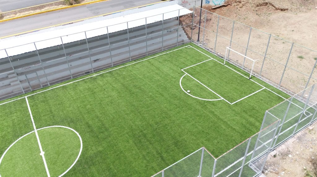 zacalminuto_mx's tweet photo. 🇲🇽Así es la cancha de Fútbol 7 ubicada en el parque Arroyo de la Plata, en Zacatecas. El gobernador David Monreal ha entregado más de 100 canchas en el marco de la Copa Mundial de Fútbol 2026.

#AñoDelProgreso https://t.co/PGdsMOsDq5