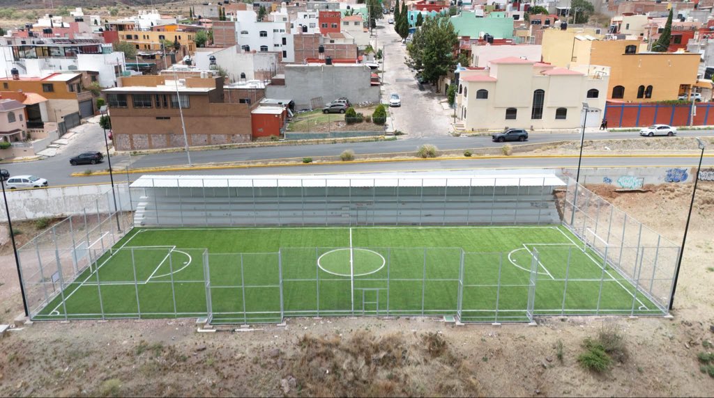 zacalminuto_mx's tweet photo. 🇲🇽Así es la cancha de Fútbol 7 ubicada en el parque Arroyo de la Plata, en Zacatecas. El gobernador David Monreal ha entregado más de 100 canchas en el marco de la Copa Mundial de Fútbol 2026.

#AñoDelProgreso https://t.co/PGdsMOsDq5