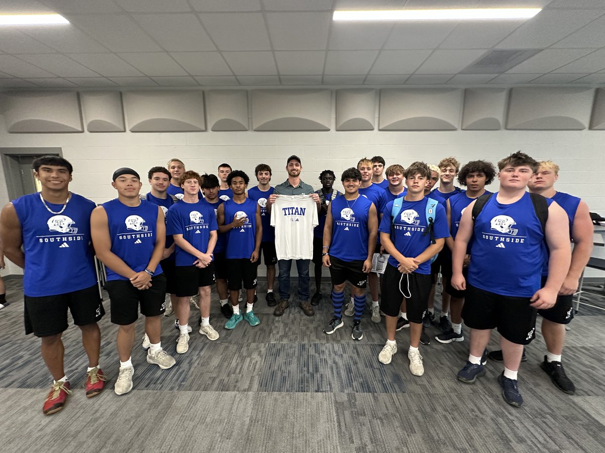 PLSouthFB's tweet photo. From Foundation Field to the Big 12 and back again.

Thank you, Will Swanson (@WillSwanson11), for challenging us to embrace leadership, preparation, and ownership.  Your legacy continues to impact our program and will inspire future Titans long into the future!

#SouthsidePride https://t.co/CKWrk7gwSK
