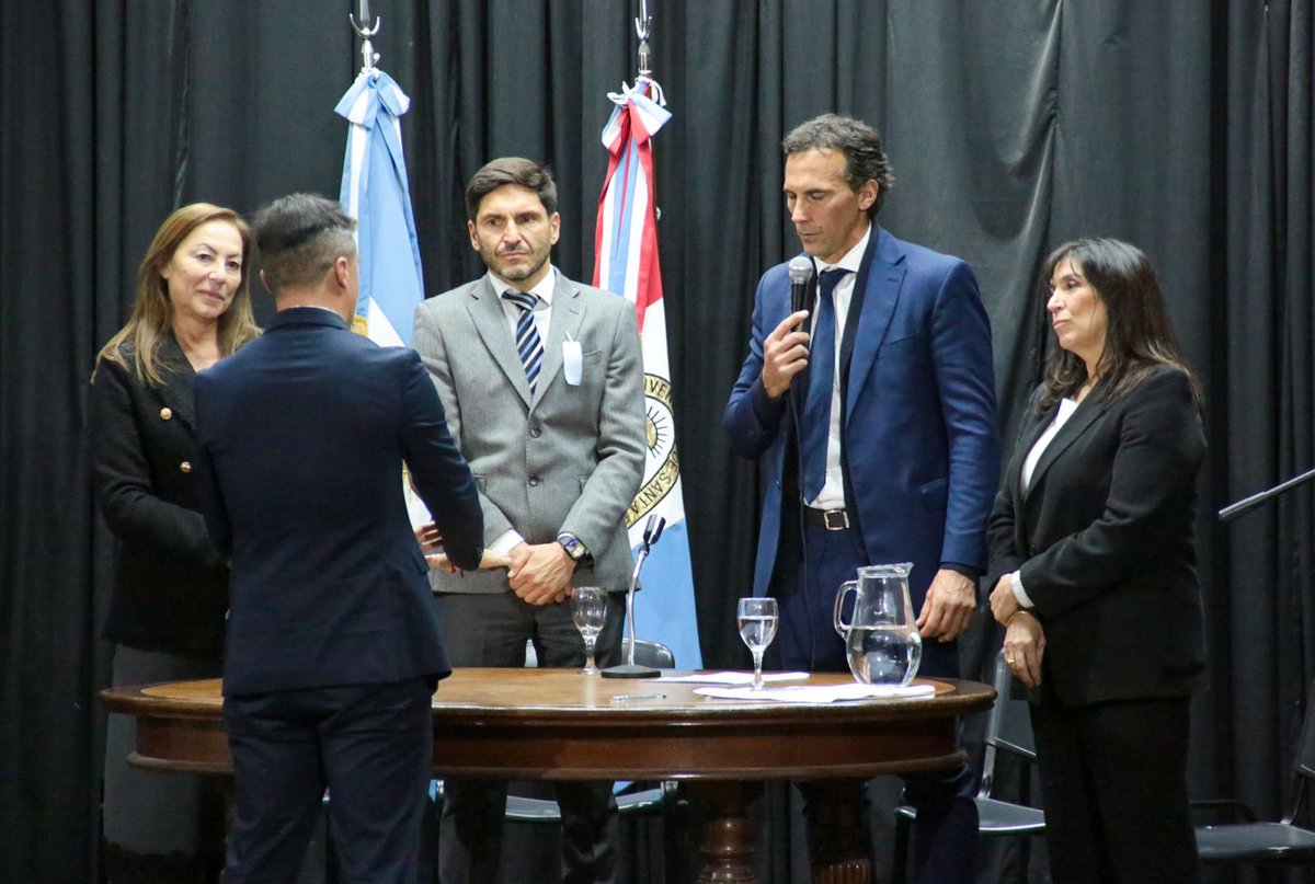 emiliojaton's tweet photo. Hoy participé de la jura de los nuevos jueces federales: Walter Rodríguez en el Juzgado N° 2 de Santa Fe y Santiago Saux en el Juzgado N° 1 de Rafaela.

¡Buen trabajo para ambos!

Por más justicia y por una defensa firme de los derechos humanos en cada rincón de nuestra provincia https://t.co/VMEgXFBylE