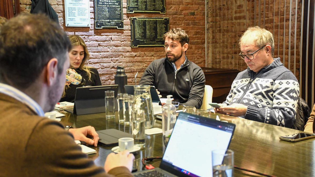 EmilianoGTutau's tweet photo. En la Comisión de Legislación General avanzamos con el debate de la ordenanza de Tramitación Digital Inteligente (TDI), un paso concreto para acercar nuevas herramientas a los vecinos y simplificar sus trámites. Se trata de construir un Estado más ágil, moderno y al servicio de los paranaenses.