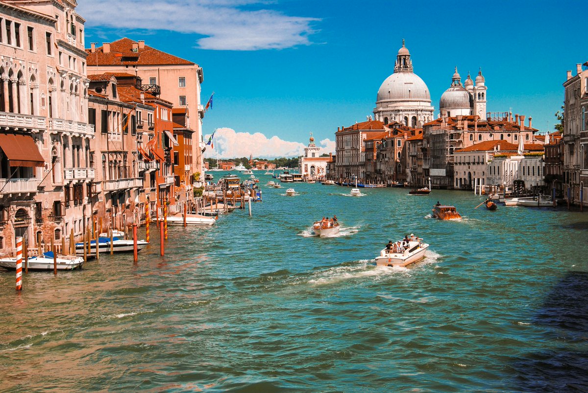 TDSB_ConEd's tweet photo. ☀️Planning an Italian getaway? Learn the foundations of the Italian language this summer in L4L's PR-7591 – Essential Italian course! 🇮🇹

🗓️July 10,17, 24, and 31 at Mimico AC.

Learn more and register today: https://t.co/yyenpsTf1N https://t.co/J11jieAuRY