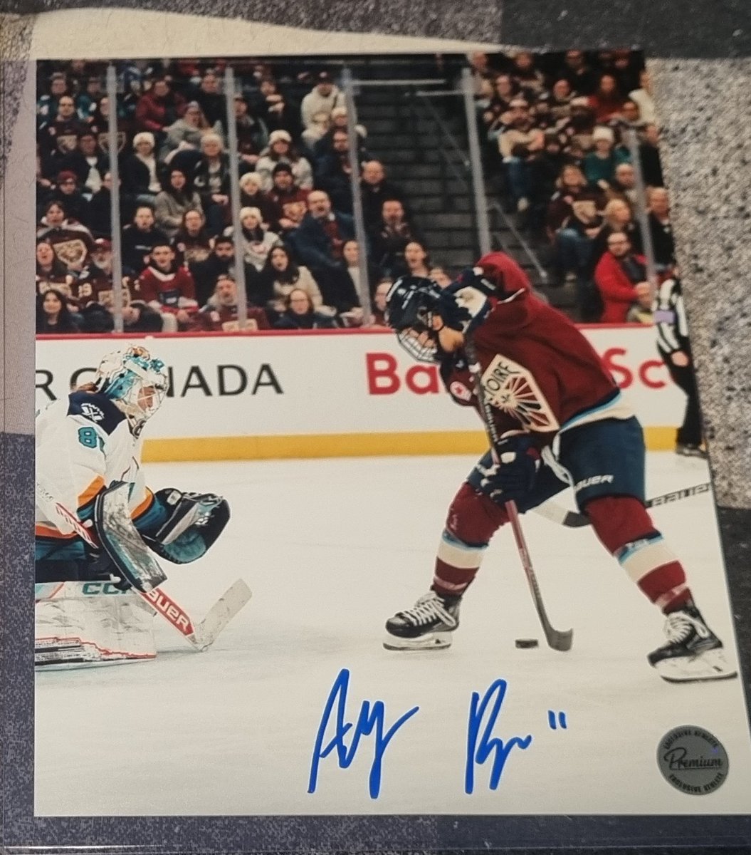 Shaynizeh's tweet photo. @PWHL_Montreal !!!! La wife line est sauvée 
Merci https://t.co/xv8VQAMBDB