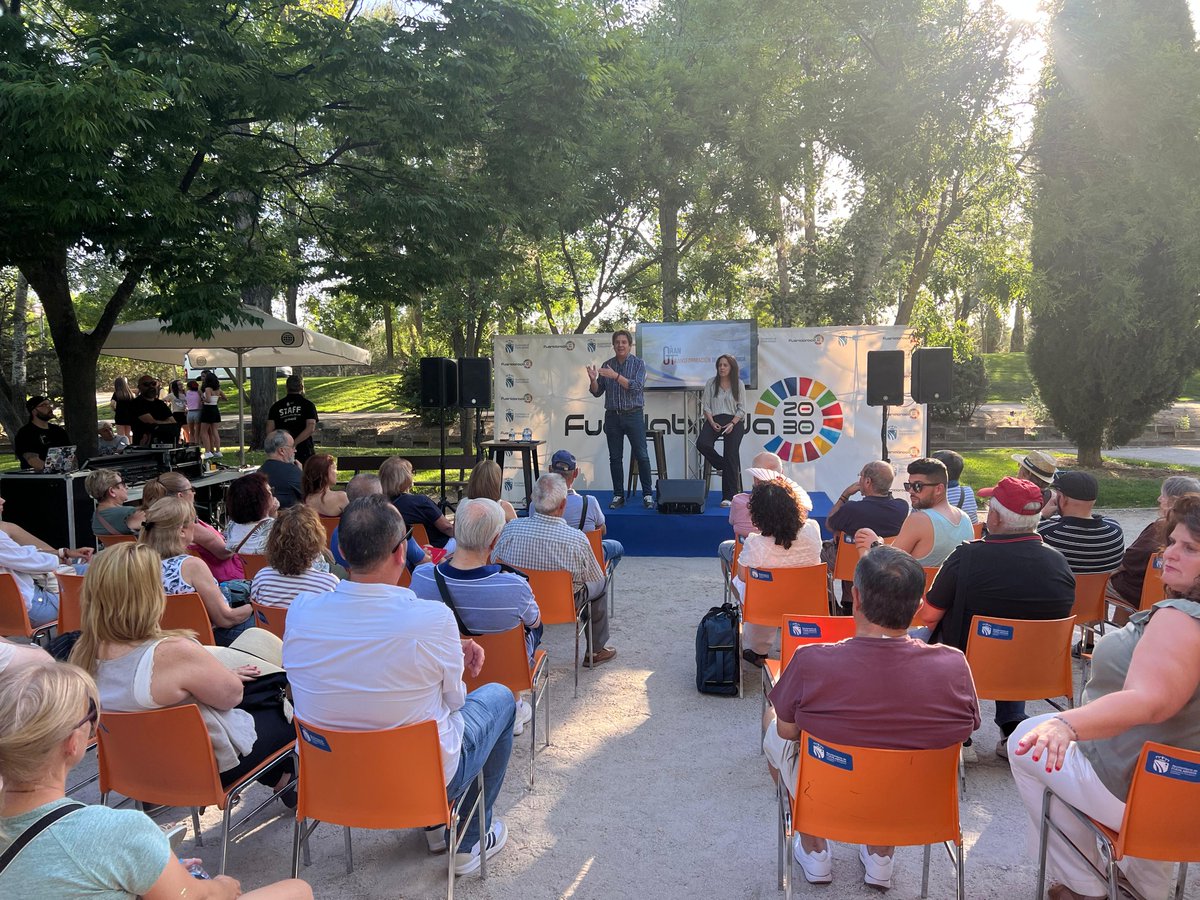 JavierAyalaO's tweet photo. 🌳🤝 Fuenlabrada sigue avanzando contigo
Seguimos recorriendo nuestros barrios, esta tarde hemos estado en el Parque de la Solidaridad, compartiendo un encuentro cercano con vecinos y vecinas de la zona para seguir construyendo juntos el presente y el futuro de nuestra ciudad.

Un espacio abierto para dar a conocer los proyectos que estamos impulsando, pero, sobre todo, para escuchar vuestras ideas, inquietudes y necesidades del día a día.
🏗️ Mejora de los espacios públicos
🔧 Refuerzo de los servicios municipales
🌿 Más calidad de vida en nuestros barrios

Fuenlabrada crece escuchando a su gente, sumando propuestas y avanzando barrio a barrio con participación y compromiso.

💙 Gracias por vuestra implicación y cercanía.

Lo mejor está por venir… y lo vamos a hacer juntos y juntas.