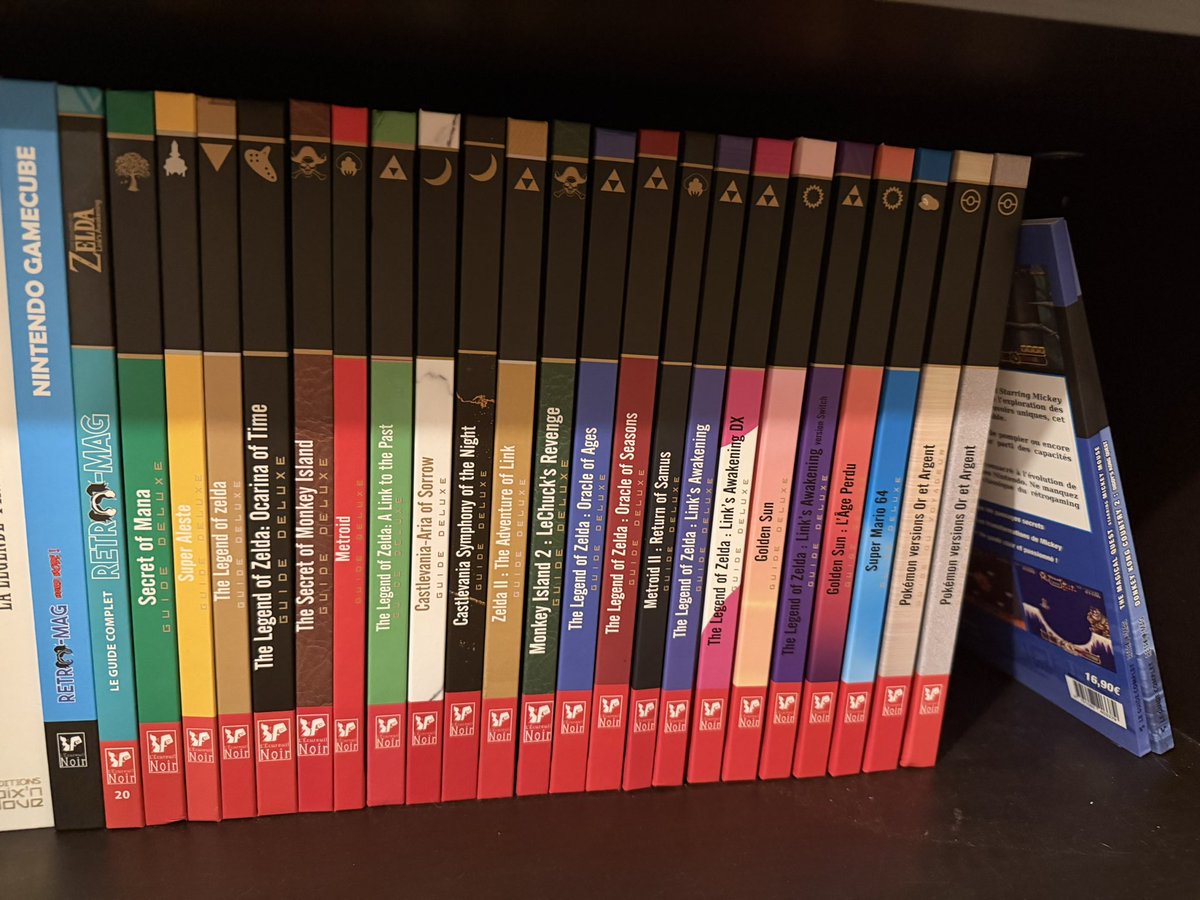 Cismik76's tweet photo. Collection complète des guides collectors @lecureuilnoir jusqu’à Pokémon Or &amp; Argent. 
Valeur estimée/prix coûtant : 620 €. Je la propose à 550 € pour la rendre plus accessible (sachant que certain se vendent à 50-100€ pièce 😅)
Idéal pour un collectionneur ou musée 😅 https://t.co/MCpu3E5TXf