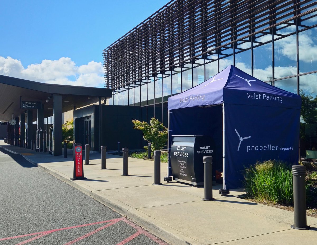 FlyPaineField's tweet photo. Sunny skies and an on-time departures board make for a perfect PAE travel day.
#FlyPaineField #PAE #PNW #EverettWA #Seattle #Travel #Fly #AlaskaAirlines #Alaska #AlaskaAir #PaineField #DiscoverSnohomish #Valet https://t.co/MWBeMZo5Qd