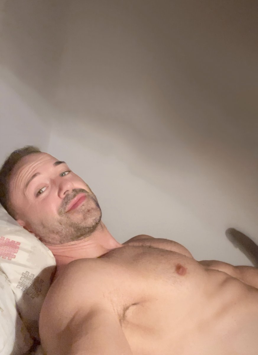 IRV2023's tweet photo. Buenas noches criaturas 🌝 https://t.co/cEgjZG8Brf