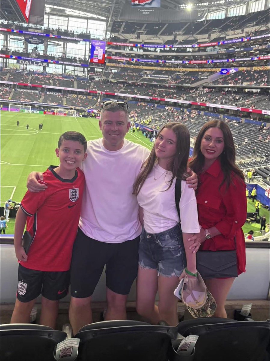 FBAwayDays's tweet photo. Bolton Wanderers manager Steven Schumacher over in Dallas supporting England for the game tonight. 👏 https://t.co/BZEX2HHfPA