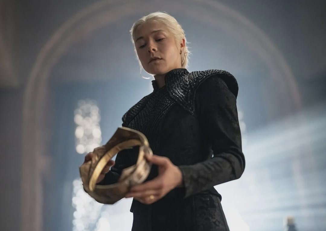 westerosesp's tweet photo. ⏳ SOLO 4 DÍAS para la temporada 3 de #HouseOfTheDragon.
Solo cuatro días. Mantengamos la calma. REPETID CONMIGO: MANTENGAMOS LA CALMA. 
¿Con quién arrancas esta temporada?
🔄 RT: Bando Negro (Rhaenyra) 🖤
❤️ Like: Bando Verde (Aegon II) 💚 https://t.co/qek9yk3bZE