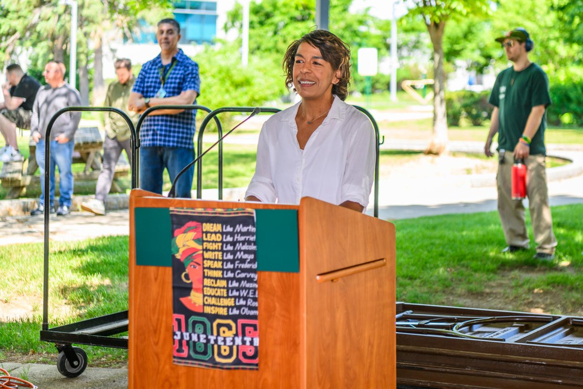 hvcclibrary's tweet photo. Thank You for Attending Our Juneteenth Celebration!
We appreciate everyone who joined us for this special event.
Hosted by the ODEIB, Marvin Lbrary, Cultural Affairs and Student Activities.
Photo credit: Vincent Giordano
#Juneteenth #Community #Celebration #Belonging https://t.co/kSvg5svSUc