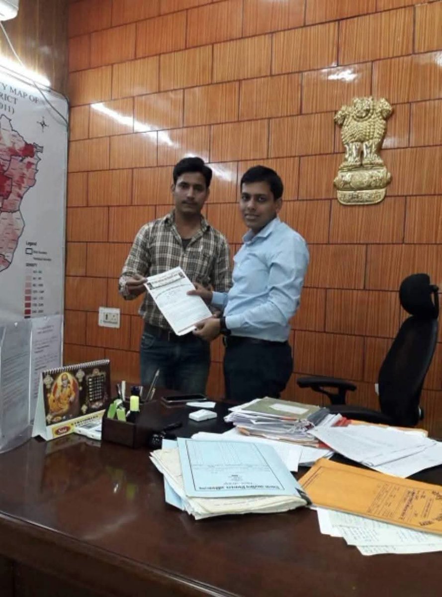 sarang_chy's tweet photo. भरत तिवारी का हत्या करने वाली बिहार पुलिस को शर्म भी नहीं आई क्या?? या ये सम्राट की फौज़ बस पागलों की हत्या करेगी अब ?? 

वीर बागी भरत तिवारी जो आरा के जवईनिया गांव के गरीब-गुरबों की लड़ाई लड़ रहे थे आज पुलिस ने उन्हें जान से मार दी यह कहकर कि वो पागल था। 
 #biharpolice #Panamá https://t.co/cuJRUOYclf