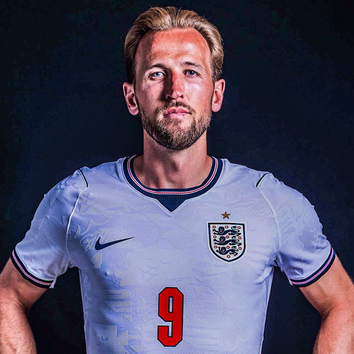 eurofootcom's tweet photo. 🚨🏴󠁧󠁢󠁥󠁮󠁧󠁿 Harry Kane (32) now has 10 goals in 12 appearances in the World Cup for England! ✅ 

• 6 goals at 2018 World Cup
• 2 goals at 2022 World Cup
• 2 goal at 2026 World Cup

He is now England's ALL-TIME top goalscorer at the World Cup, equal with Gary Lineker. 🥇🥶 https://t.co/gJlQM99xGp