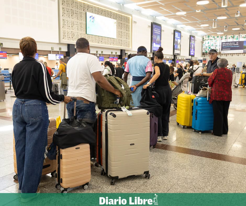 DiarioLibre's tweet photo. 💰| #EconomíaDL | Los US$10 a la tasa de salida se convertirían en más de RD$7,000 millones. 

Detalles aquí: 🔗https://t.co/cvBDOeYtHr

#DiarioLibre #Impuestos #BoletosAéreos #PlanFiscal #Turismo https://t.co/4IUYi2GcL2