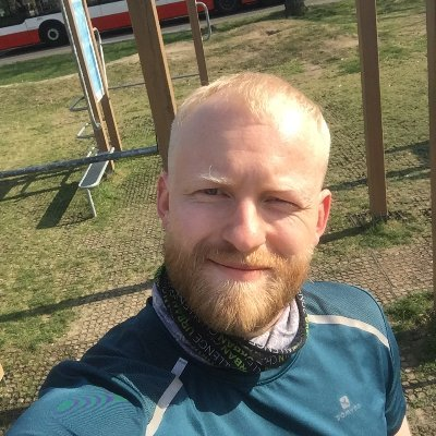 dddaron11421's tweet photo. @HrstkaVaclav @martingust38 Spíš václav blbstka lmaoo https://t.co/iUWch3b7CX