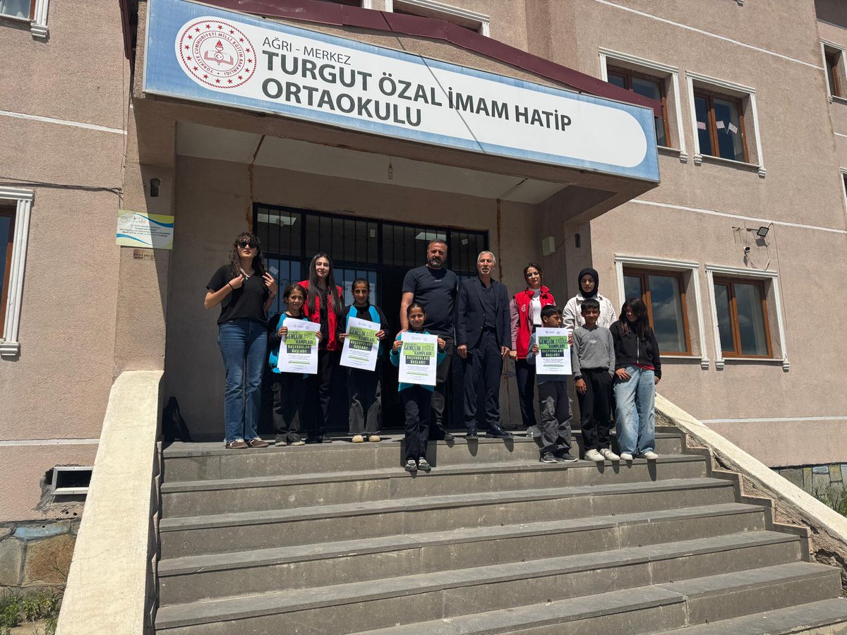AgriGM's tweet photo. Gençlik Liderlerimizle birlikte okullardayız.🤗 Başvuru süreci devam eden #GSBGençlik Yaz Kampları🏕 tanıtımları yapılarak başvuru aşamaları anlatıldı. Unutulmaz anıların birikeceği bir kamp dönemi için başvuruda bulunmak isteyen tüm gençlerimizi Gençlik Merkezimize bekliyoruz. https://t.co/tj5gVNWHEd
