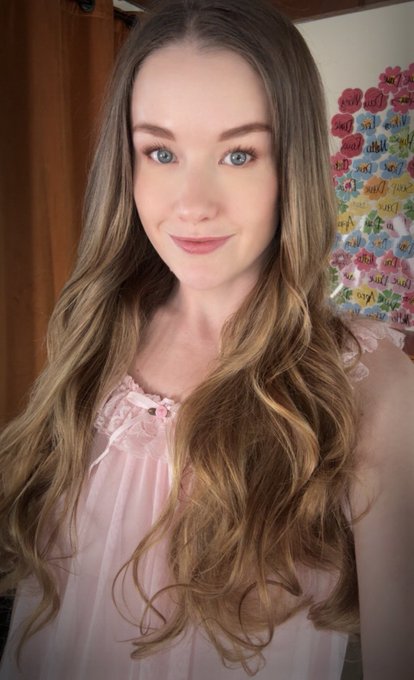 Emily Bloom - Live! https://t.co/wAk8Vov7zG https://t.co/zNMyKoTROE