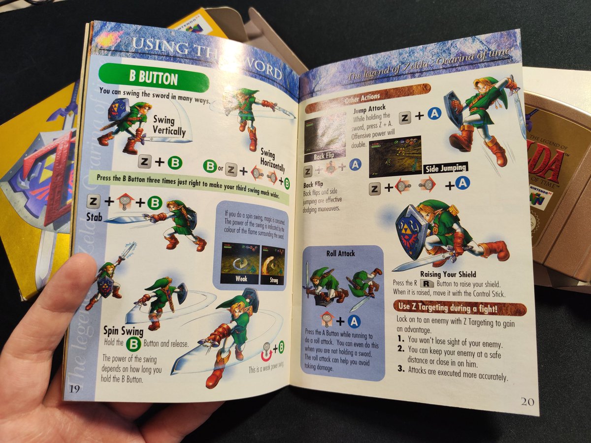 alvaroalone_so's tweet photo. En Europa nos quedamos sin cartucho dorado de Ocarina of Time. La edición coleccionista americana era NTSC y no funcionaba en las consolas de aquí... 

PERO hubo un lugar de la zona PAL dónde sí se lanzó. Con todos ustedes, la edición coleccionista de Zelda OoT de Australia: https://t.co/8KIrHf8BSd