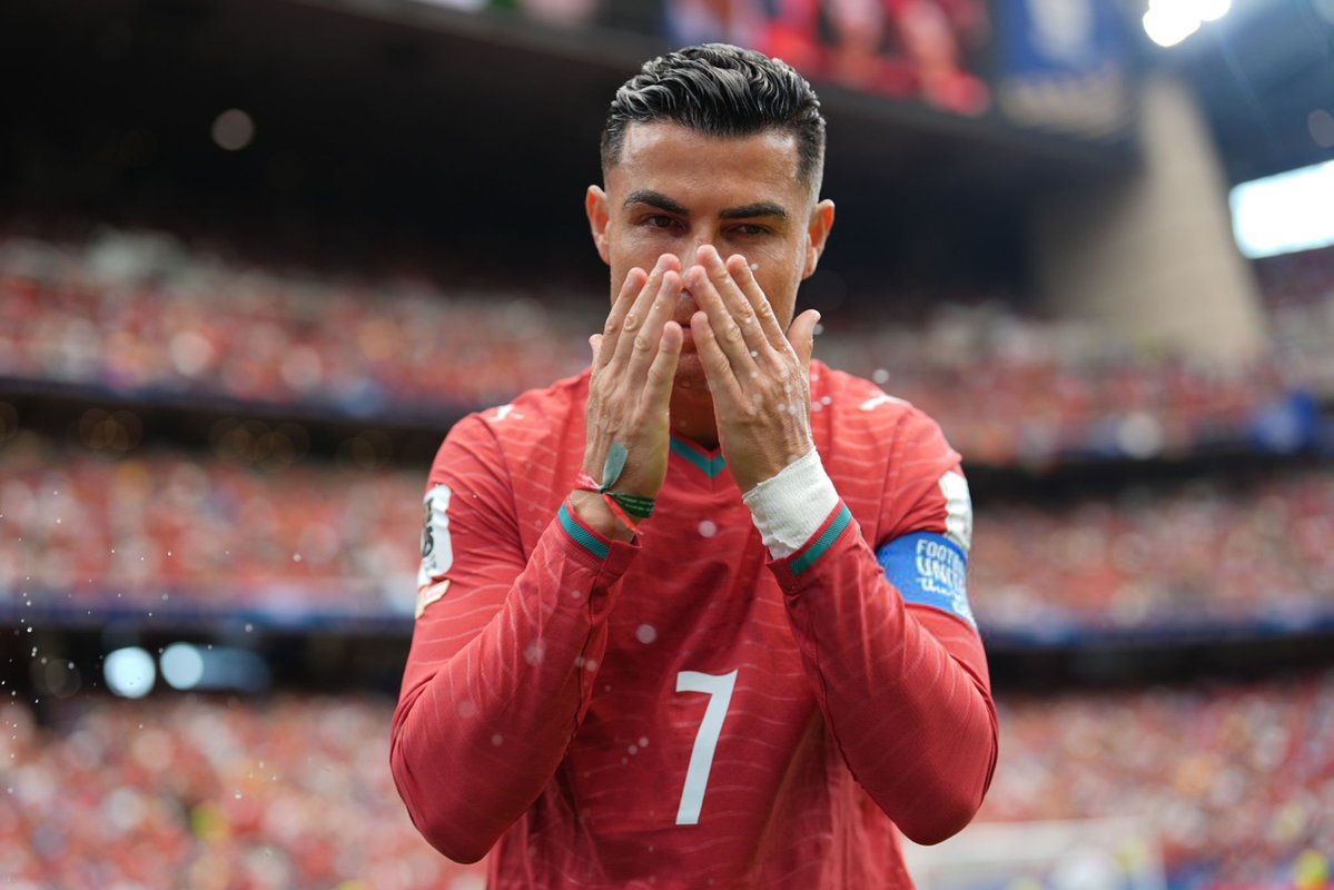 CabineSport's tweet photo. Cristiano Ronaldo: "Não faltou nada. O futebol é isto. Portugal poderia ter ganho mas também perdido" https://t.co/KaWKQLqcfY