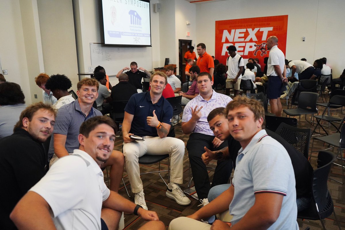 GoCamelsFB's tweet photo. Career Symposium #2✅

Thank you Dr. Don Lane, from Lane &amp; Associates Family Dentistry @lanedds, for taking the time to come down and talk to our guys! 

#FightAsONE | #RollHumps 🐪🏈 https://t.co/XUxlns5EV2