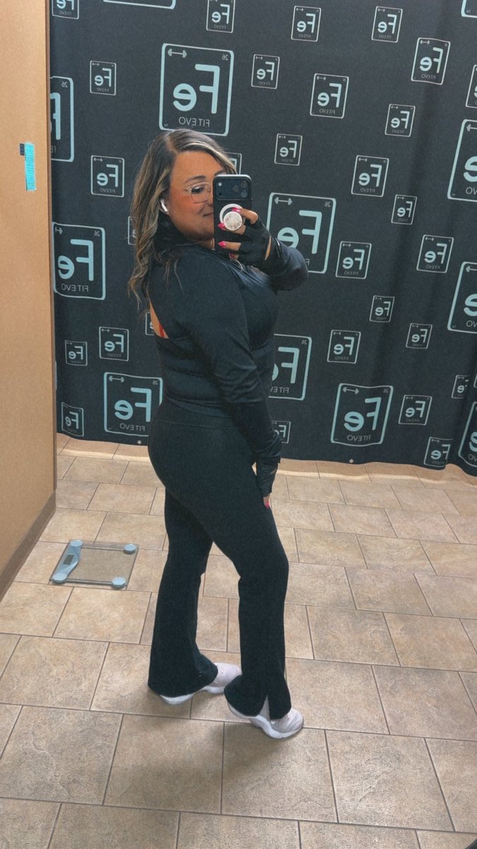 LexaTheStallion's tweet photo. Huuuuuuump day! 😘🥰 #gym https://t.co/9BMXDyFjEr