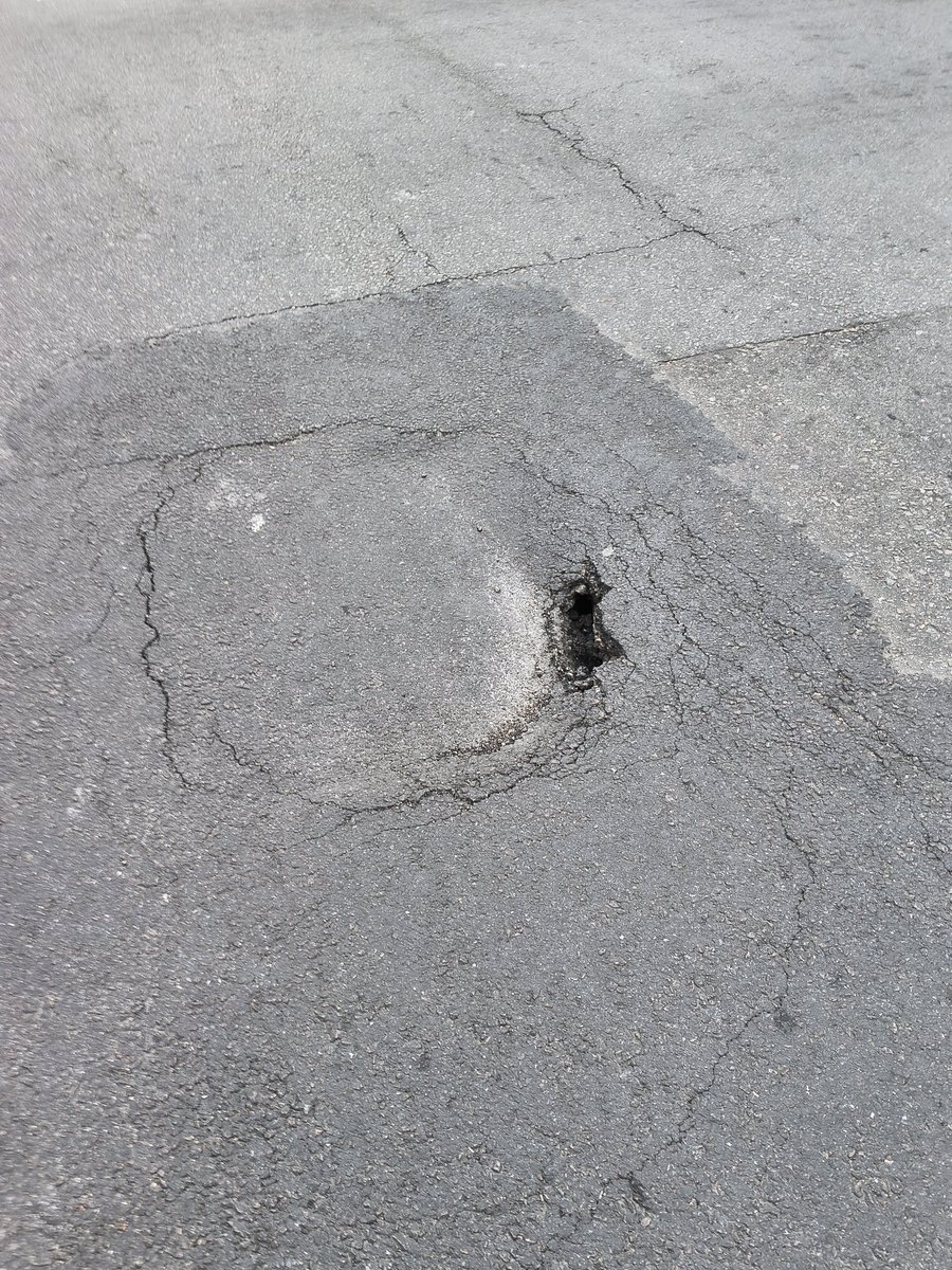 FedeG_UY's tweet photo. Andes y Uruguay en 2 días se hundió más de 5 CM

@mvdtransporte @imtransito @montevideoIM @cutcsaok

Se requiere intervención rápida antes que un ómnibus deje la rueda dentro en los próximos dias https://t.co/i78E17JEHP