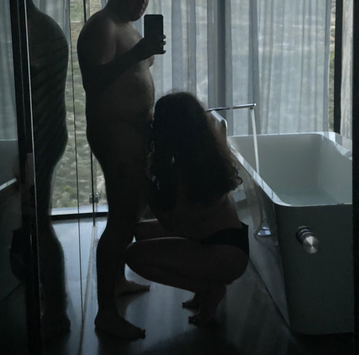 MAYEMTY1998's tweet photo. Mamando rico y recordando como me escurría la leche por mi boca y panochita tan rico ❤️😛💦💦💦 https://t.co/mhRpV0IokV