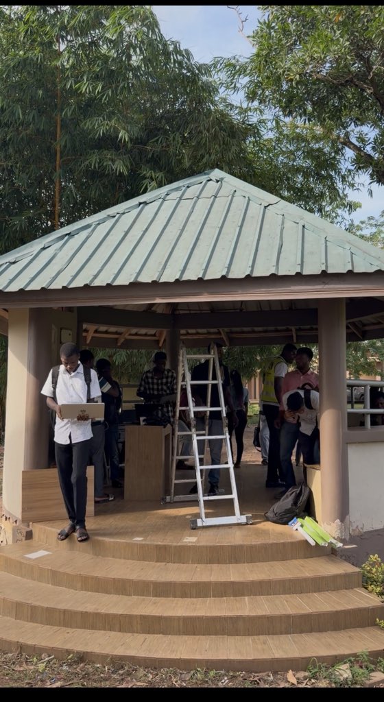 OwusuAmpong_OA's tweet photo. Bringing light where it's needed most. Fixed and replaced bulbs at the summer hut today. Serving with action, not just words. Henry Owusu Ampong(Mr. OA) for SRC President #CampaignWithImpact #MrOA #ghana  #uenr #hopeful26’ https://t.co/DZIFAgNGVp