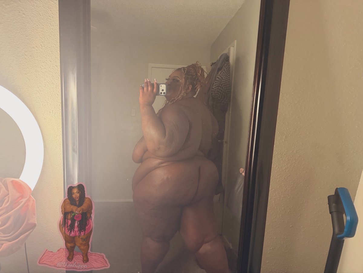 theedrippppp's tweet photo. Sittn pretty😍 &amp; she soft as a cushion 🫦 https://t.co/Tn2XyTDC8R