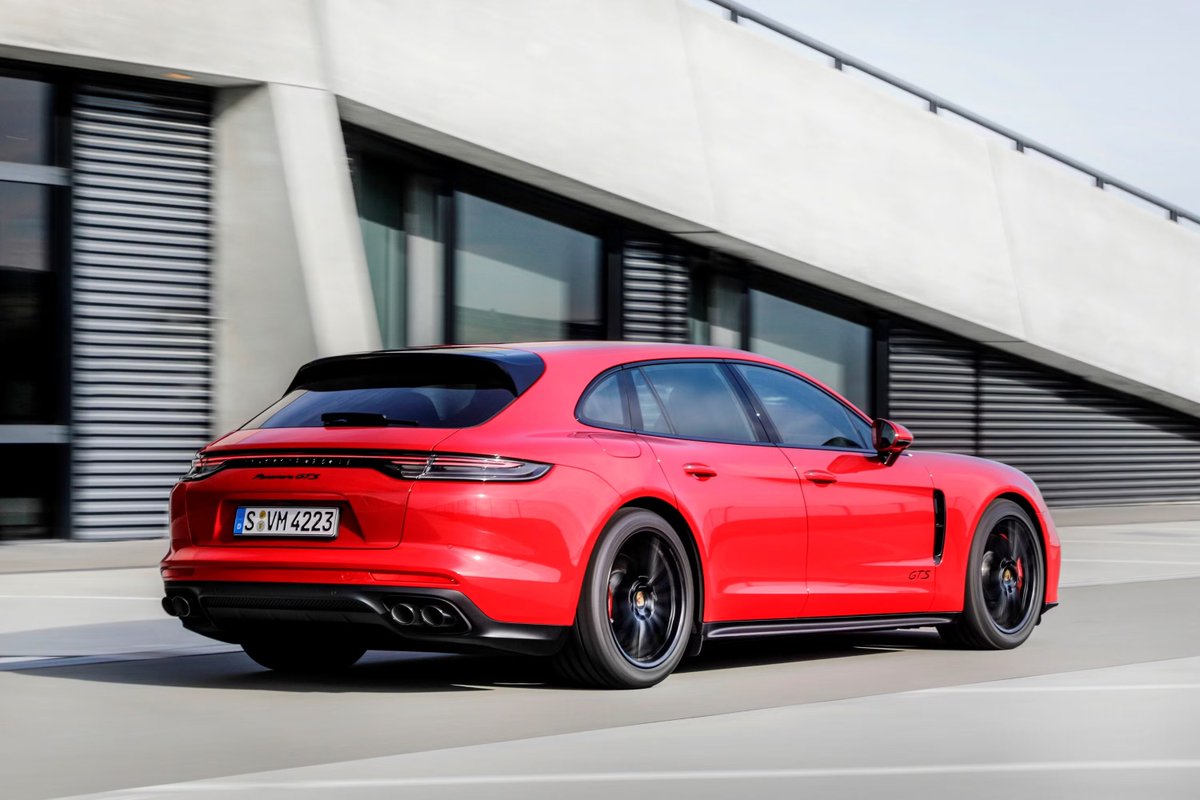 Motor1com's tweet photo. "it would be better if it had a v8" THEY MADE ONE IT WAS CALLED THE PANAMERA SPORT TURISMO AND NOBODY BOUGHT ONE EITHER https://t.co/2BJt0dq27y