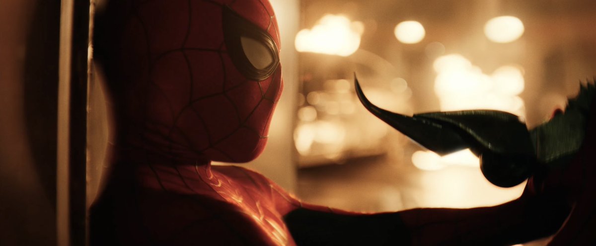 darthwebhead's tweet photo. I’m really loving how they chose to light the suit in this movie https://t.co/N72qUx8UR8