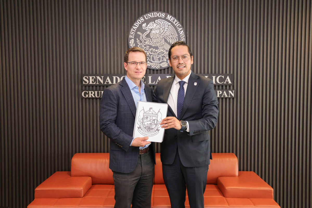 JosueGro's tweet photo. Hoy presenté en el Senado de la República la iniciativa para que los menores de entre 15 y 17 años que cometan delitos de alto impacto enfrenten consecuencias acordes a la gravedad de sus actos.

Agradezco al senador @RicardoAnayaC por recibir esta propuesta y escuchar una preocupación que comparten muchas familias de nuestro país.

Seguiremos trabajando por los canales legales e institucionales para que esta iniciativa avance y contribuya a fortalecer la justicia, proteger a las víctimas y evitar que hechos de extrema violencia queden sin una respuesta adecuada.

Este es un tema que no podemos ignorar. La seguridad de las familias y la protección de nuestras comunidades deben estar siempre por encima de cualquier interés.