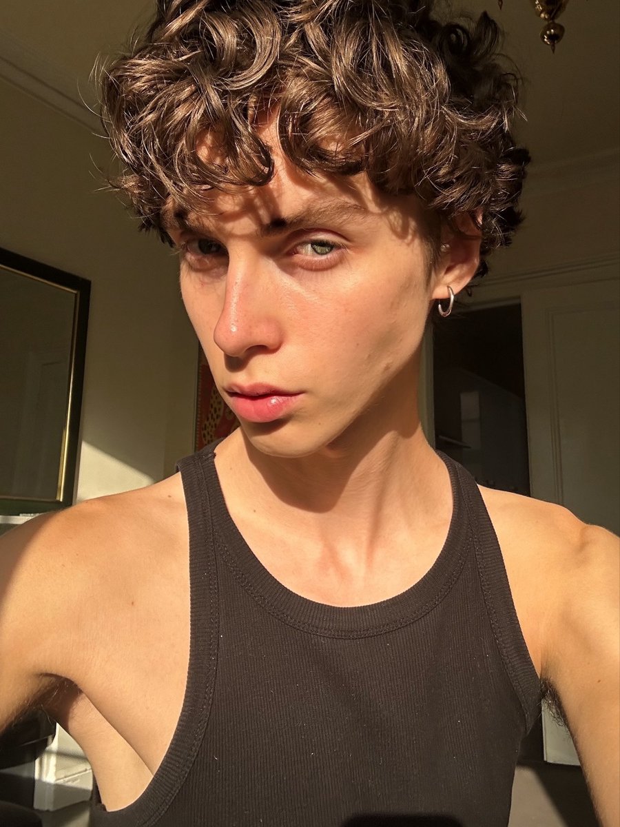 venus as a boy tweet media
