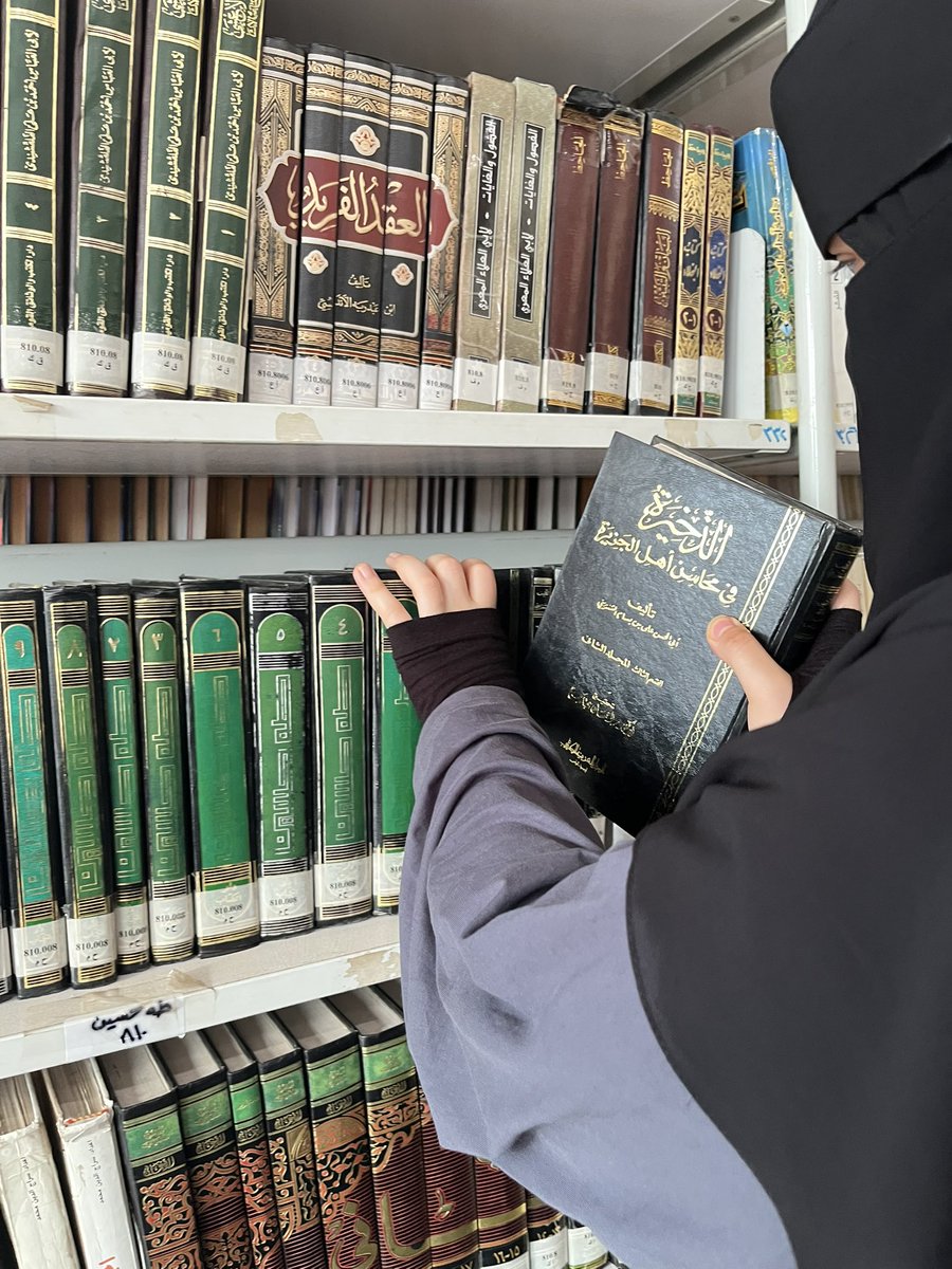 JmalDl's tweet photo. ٰ
قال: أولم تؤمن ؟

قال: بلى، ولكن ليطمئن قلبي.

كلّنا مثل خليل الله إبراهيم، تؤمن عقولنا بالله إيمانًا راسيًا رسوّ الجبال، لكن القلب يضطرب باختلاف الأحوال، ويحتاج للمسة ربانية تطمئنه من حين لآخر، تهدئ من خفقانه وتجمع شتاته.

سألناك الطمأنينة بعد الإيمان يا صاحب الملكوت. https://t.co/PShn9VoZrH