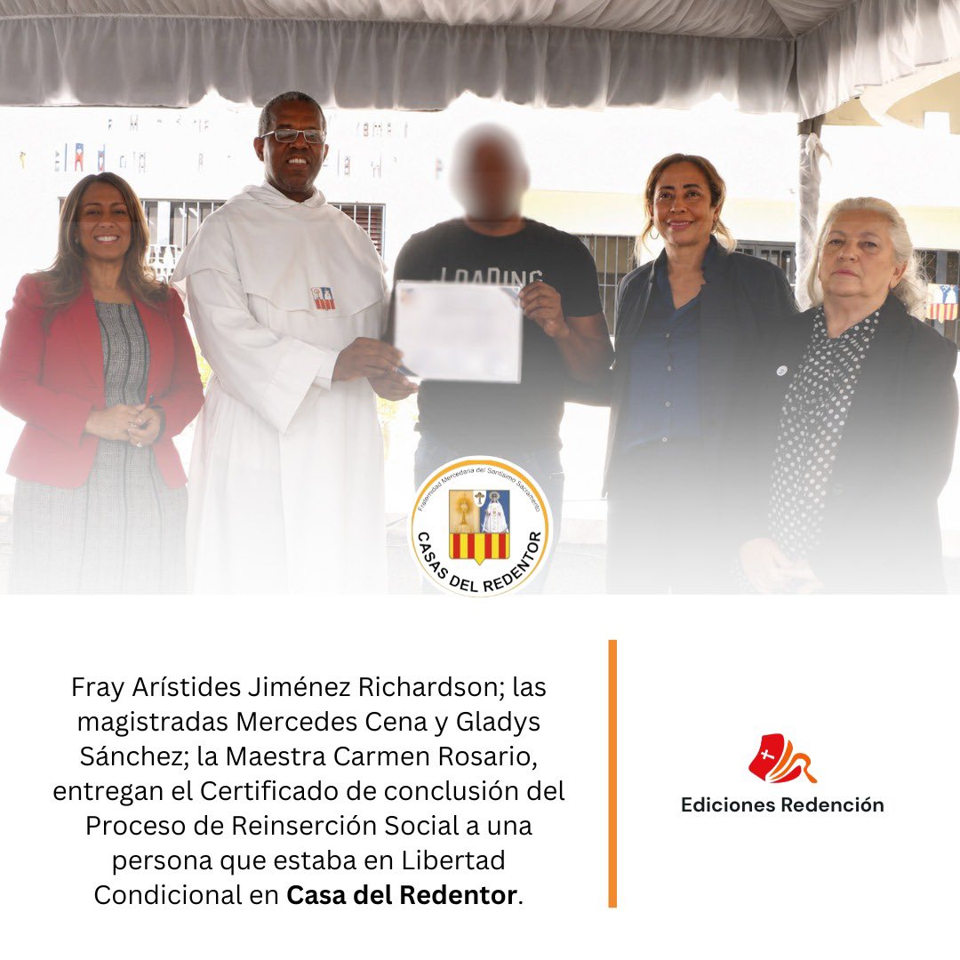 RedencionSD's tweet photo. REISERCION SOCIAL.
3er eje de Pastoral Penitenciaria.

Cuando terminan el programa de tratamiento pospenitenciario, los ex internos reciben la certificación del acompañamiento que les ha ofrecido la Casa del Redentor. https://t.co/r1K5jeuS6t