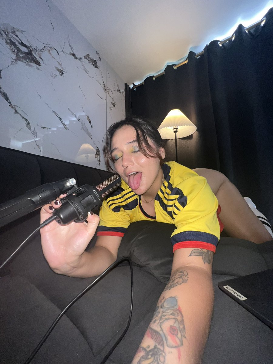 HotREDGIRL69's tweet photo. Ready for today!! 🇨🇴⚽️
We gonna win, tell me your score and if you are agree I will sent you a surprise!! 
@stripchat https://t.co/r9jEfrfrkD