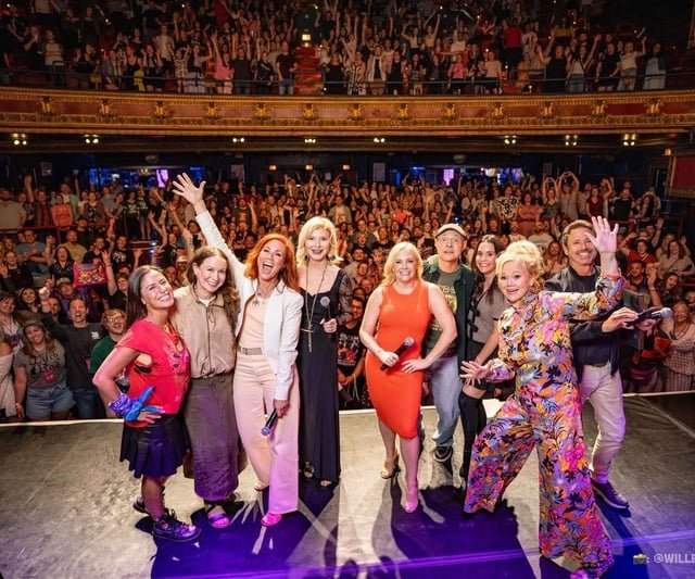 viraltakes's tweet photo. The cast of Sabrina the Teenage Witch reunites to celebrate the beloved sitcom's 30th anniversary. https://t.co/XafaJdyFTD