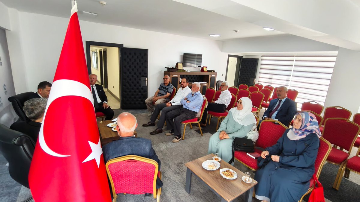 ankara_btp's tweet photo. BTP Ankara heyeti olarak Anadolu Düşünce ve Strateji Merkezi’ni (ASTEM) ziyaret ettik.

Ziyaretimizin sonunda ASTEM Genel Başkanı Sayın Haşim Yanar’a Prof. Dr. Haydar Baş’ın Millî Ekonomi Modeli eserini takdim ettik.

Nazik ev sahiplikleri için ASTEM yönetimine teşekkür ediyoruz. https://t.co/xFjMqOAlTd