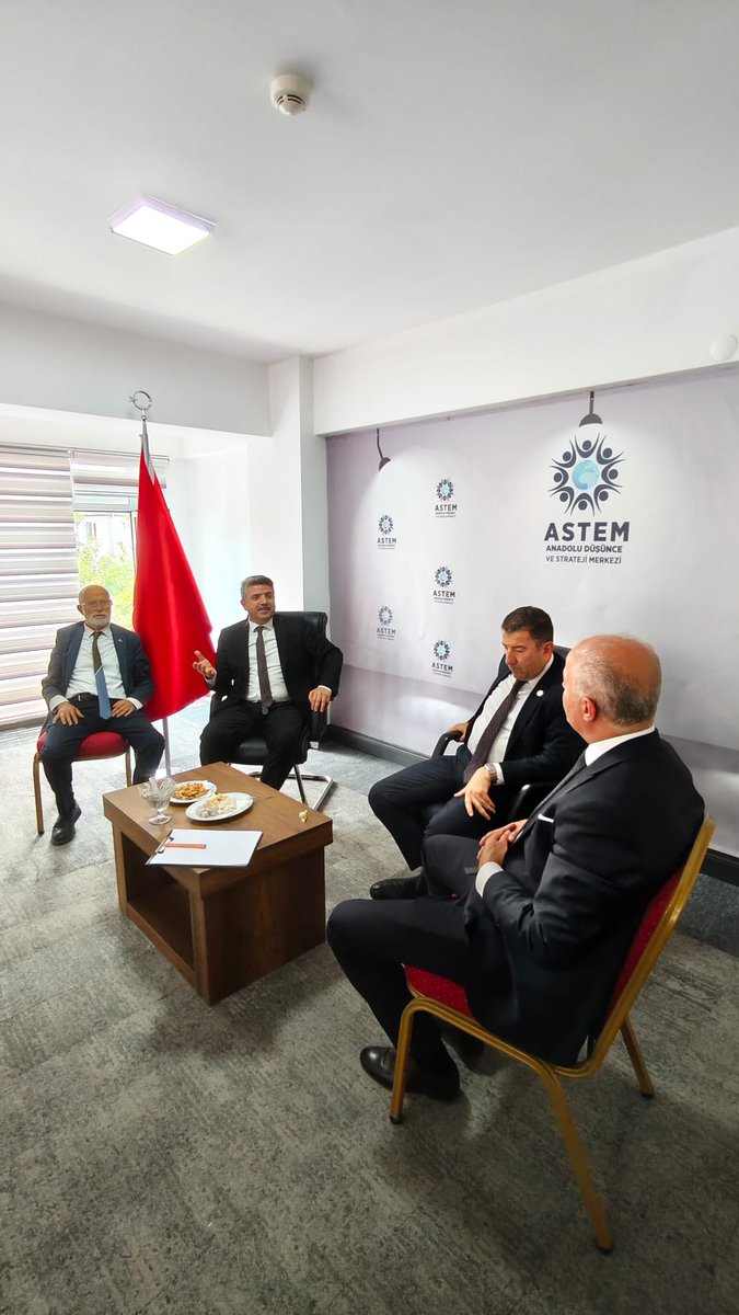 ankara_btp's tweet photo. BTP Ankara heyeti olarak Anadolu Düşünce ve Strateji Merkezi’ni (ASTEM) ziyaret ettik.

Ziyaretimizin sonunda ASTEM Genel Başkanı Sayın Haşim Yanar’a Prof. Dr. Haydar Baş’ın Millî Ekonomi Modeli eserini takdim ettik.

Nazik ev sahiplikleri için ASTEM yönetimine teşekkür ediyoruz. https://t.co/xFjMqOAlTd