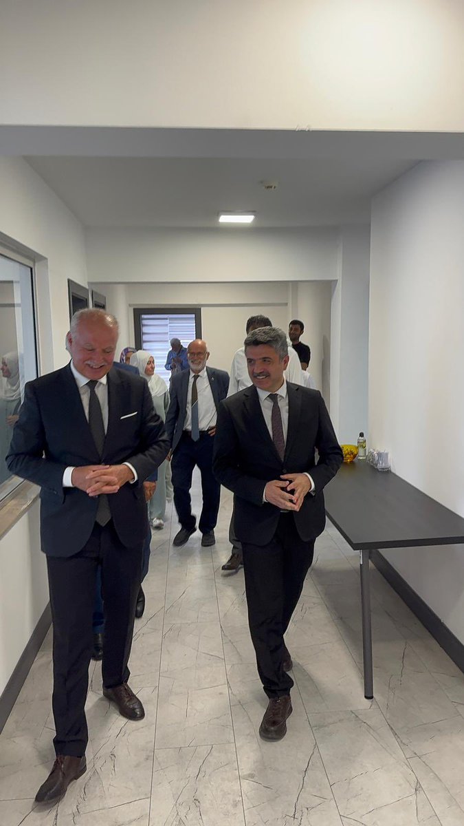 ankara_btp's tweet photo. BTP Ankara heyeti olarak Anadolu Düşünce ve Strateji Merkezi’ni (ASTEM) ziyaret ettik.

Ziyaretimizin sonunda ASTEM Genel Başkanı Sayın Haşim Yanar’a Prof. Dr. Haydar Baş’ın Millî Ekonomi Modeli eserini takdim ettik.

Nazik ev sahiplikleri için ASTEM yönetimine teşekkür ediyoruz. https://t.co/xFjMqOAlTd