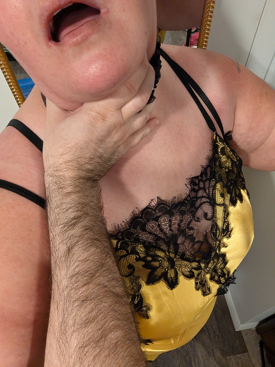 Feralthriving's tweet photo. Only good girls listen 

#chokeme #nsfw #lingerie #model #couple https://t.co/eOP4txiIsb