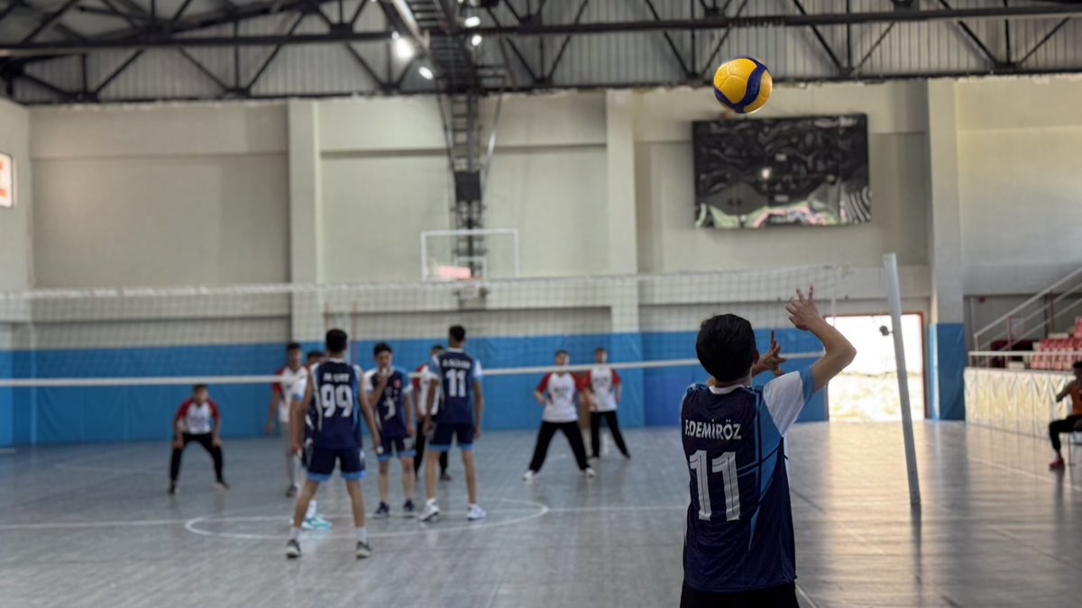 ceritmem46's tweet photo. İlçemizde düzenlenen “Liseler Arası Erkekler Voleybol Turnuvası” tamamlandı.

Turnuvaya katılan tüm takımlarımızı göstermiş oldukları mücadele ve sportmenlikten dolayı tebrik ediyor, dereceye giren okullarımızı kutluyoruz. https://t.co/Zd6yKjyl63
