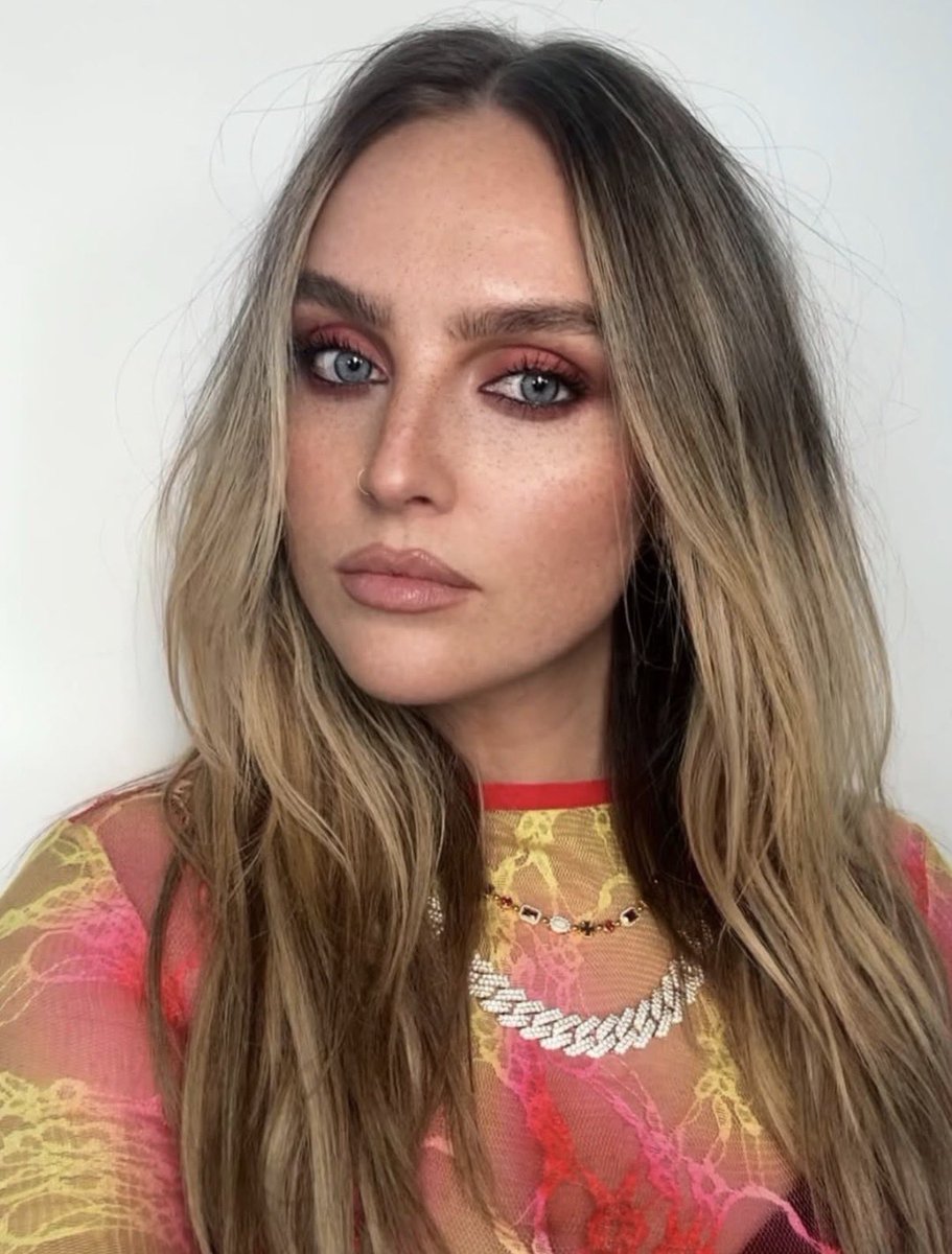 perriefiles's tweet photo. 📲 | perrie looks GORGEOUS in new photos shared by her makeup artist🔥 https://t.co/CBSXpFQdwh