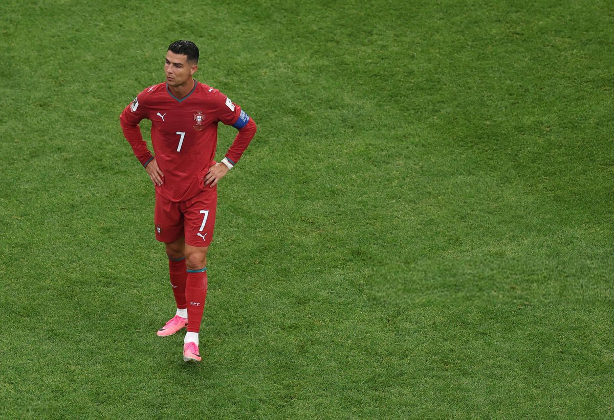 yatoedity's tweet photo. The 2006 World Cup started with an unconvincing Italy side, and their performances weren't impressive. The 2022 World Cup also started with an unconvincing Argentina side, including a shock loss to Saudi Arabia.
Teams with experience and endurance in major tournaments often go far regardless of their early performances. No one should judge from the beginning. This draw could even become the motivation Portugal needs to go on and win the title. Don't judge too early.